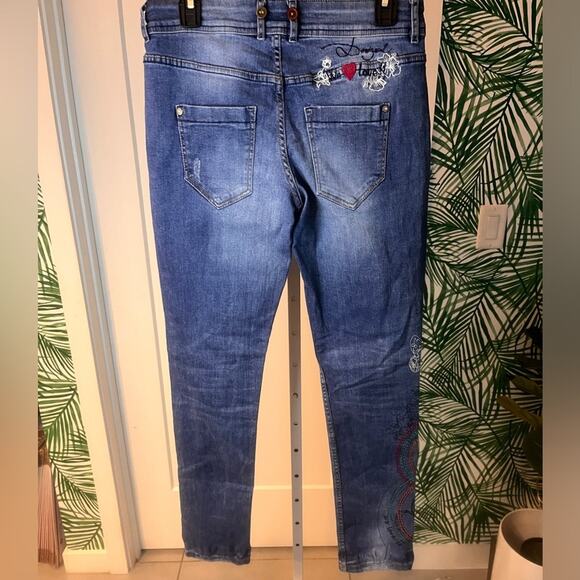Desigual Women’s Embroidered Love Boyfriend Jeans Size 26 - Picture 5 of 14